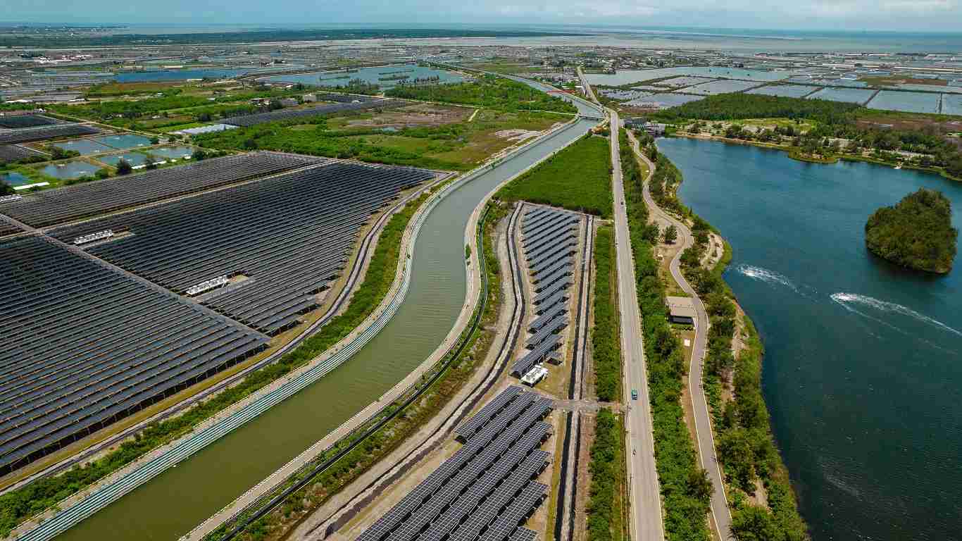 人生就是博能源事业提供智慧能源管理、、、太阳能监控管理、、全方位电厂建置及运维解决方案，，，并拥有管理超过6000案场的经验