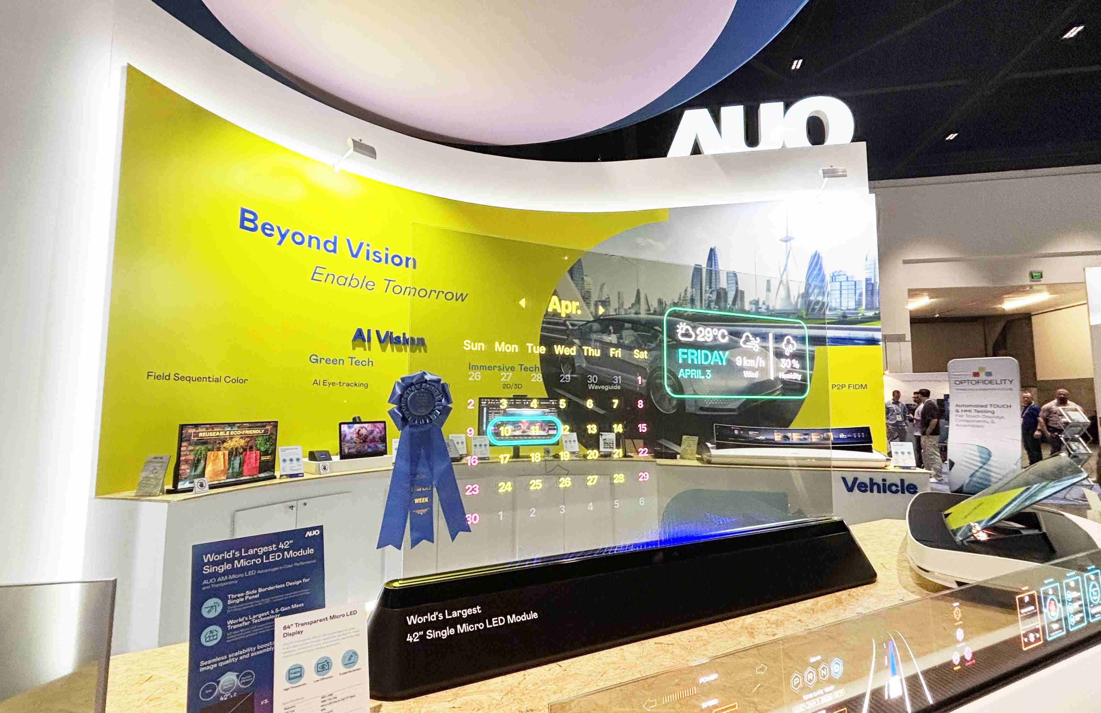 人生就是博64吋透明Micro LED显示器获〝最佳Micro LED技术应用奖〞，，其绝妙的透明穿透特性，，，同时具备1,000 nits的高亮度表现，，，，并透过精细的无缝拼接延伸，，，，可依需求灵活应用于多元场域，，，展现出Micro LED显示技术划时空的无限潜力